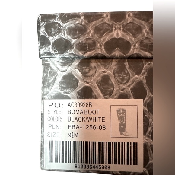 ANN CREEK 'Boma' Western Boots - Size 9.5 |
Stunning Black & White Design! - Picture 12 of 13